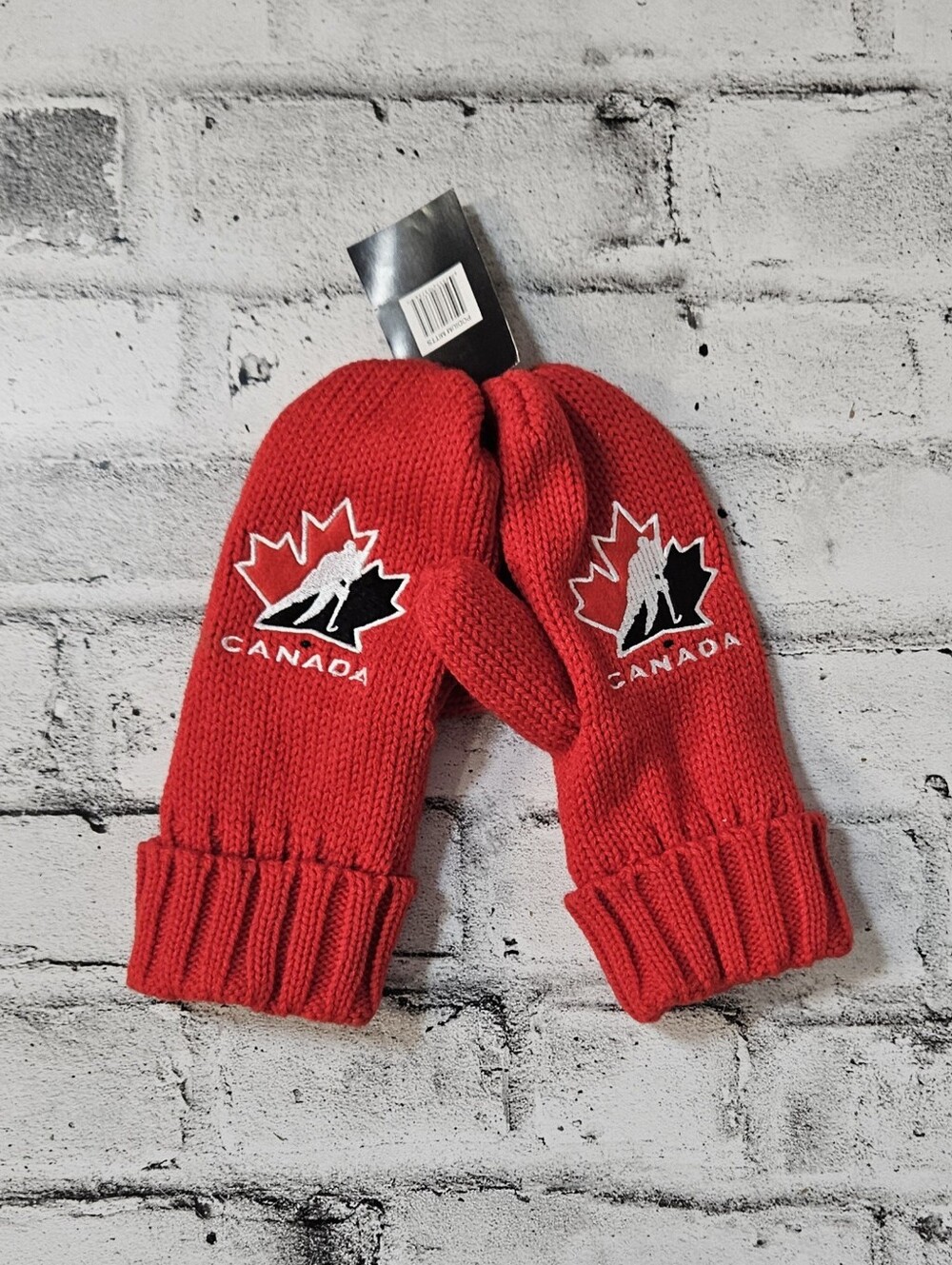 Hockey Canada Team Canada Red Knit Mittens Official Licensed NWT